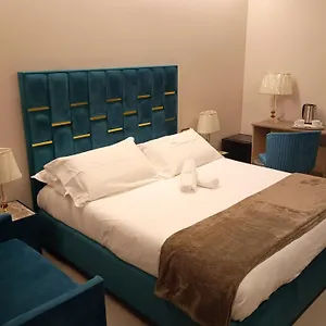 https://bb-suitesrooms-piazza-dei-martiri.catania-hotels.net